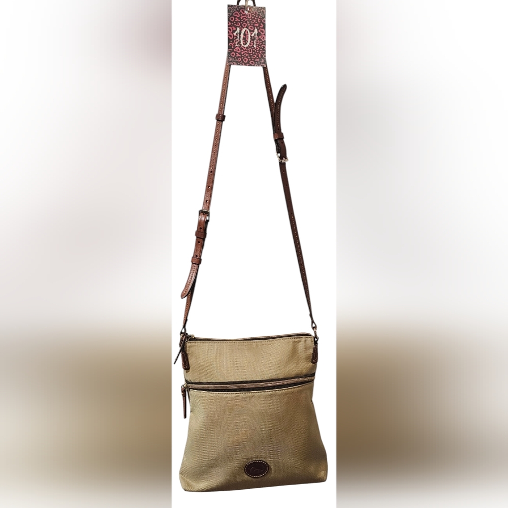 WOMEN'S  USED DOONEY & BOURKE NYLON CROSSBODY